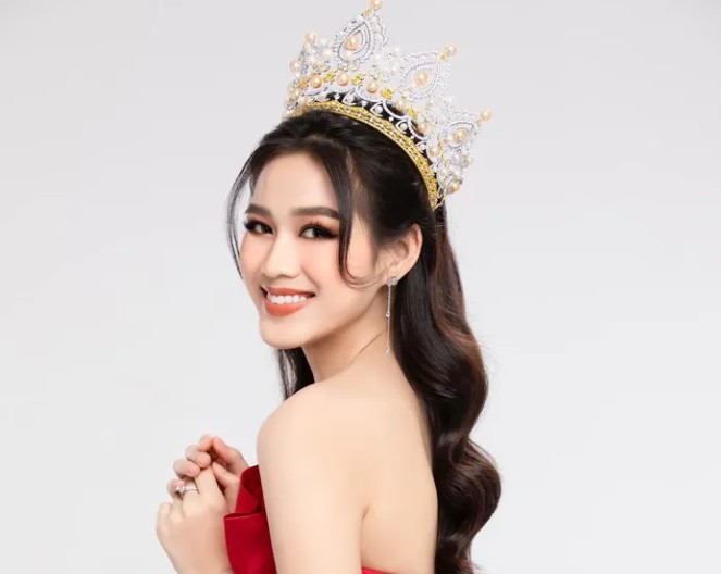 Ra mà xem Đỗ Thị Hà - Lương Thùy Linh cùng catwalk, anti fan hết cửa chê phèn