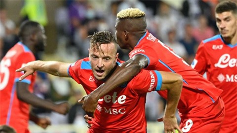 Napoli vững ngôi đầu, Milan vượt Inter, Roma vào top 4 Serie A