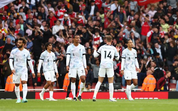 Vòng 10 Ngoại hạng Anh: Liverpool giương cờ trắng