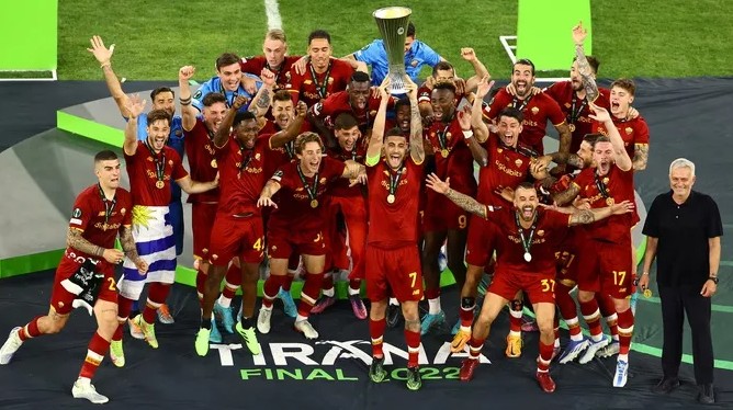 AS Roma vô địch Europa Conference League, Jose Mourinho lập kỳ tích