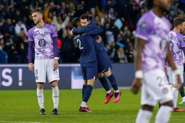 Messi sút xa đẳng cấp giúp PSG ngược dòng giành 3 điểm