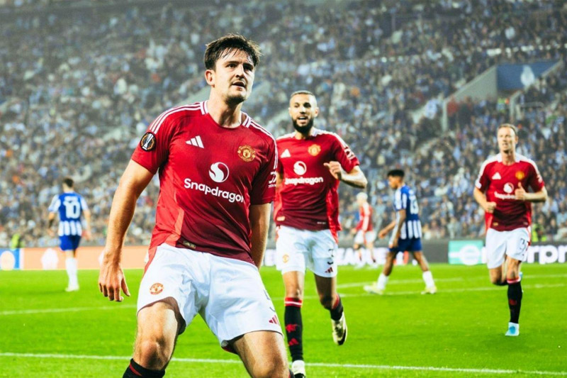 Maguire hóa người hùng, Man Utd hòa may mắn trước Porto