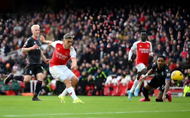 Thắng đậm Crystal Palace, Arsenal trở lại top 3 Ngoại hạng Anh