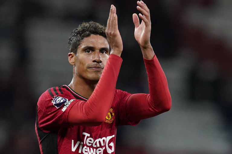 Al-Nassr chiêu mộ Varane vì Ronaldo