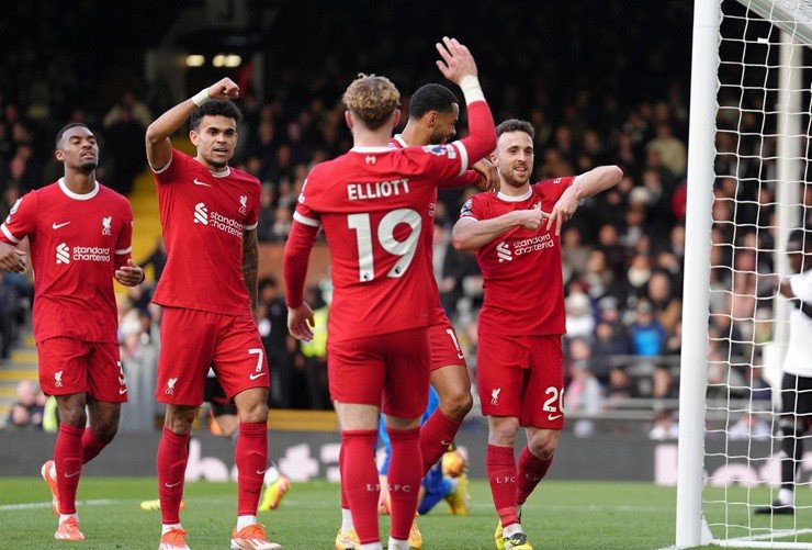 Liverpool chưa buông xuôi, giải Ngoại hạng Anh càng nóng bỏng