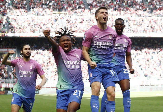 Thắng Lazio, Roma áp sát tốp 4 Serie A