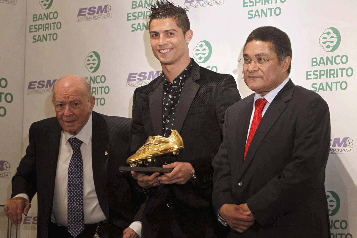 Ronaldo chi hàng triệu USD làm từ thiện thế nào?