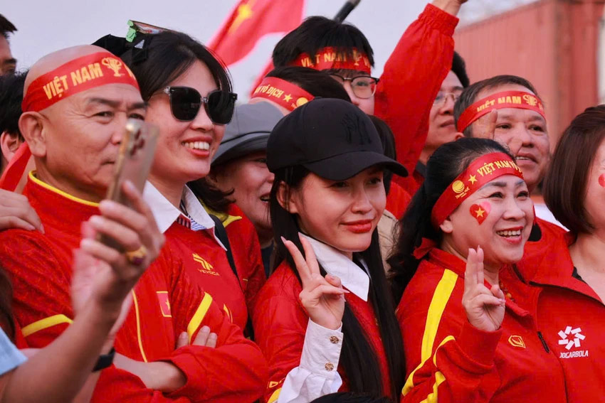 Chung kết AFF CUP 2024: Hàng ngàn cổ động viên đổ về Việt Trì