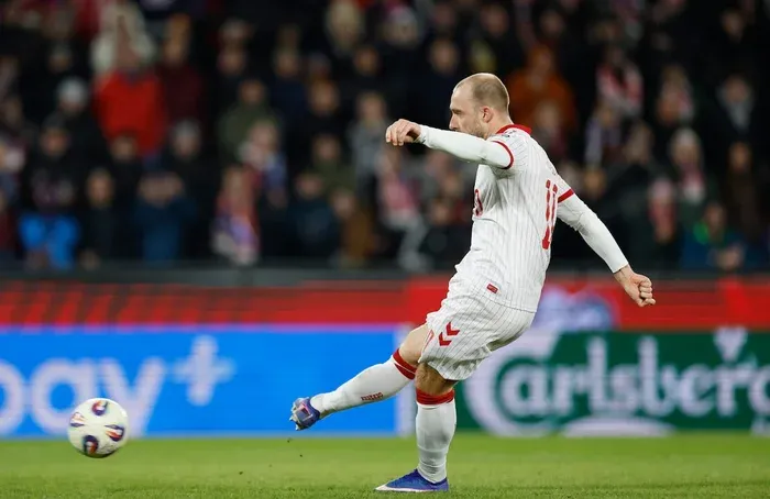 Christian Eriksen lại gục ngã trên sân trong trận đấu quốc tế