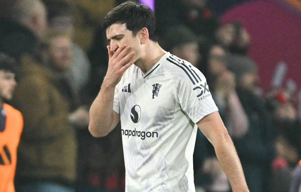 MU rơi chiến thắng trong ngày Maguire nhận thẻ đỏ