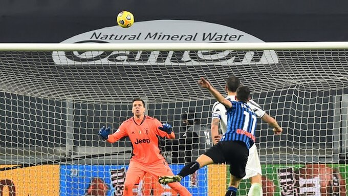 Juventus chia điểm khi Ronaldo hỏng phạt đền